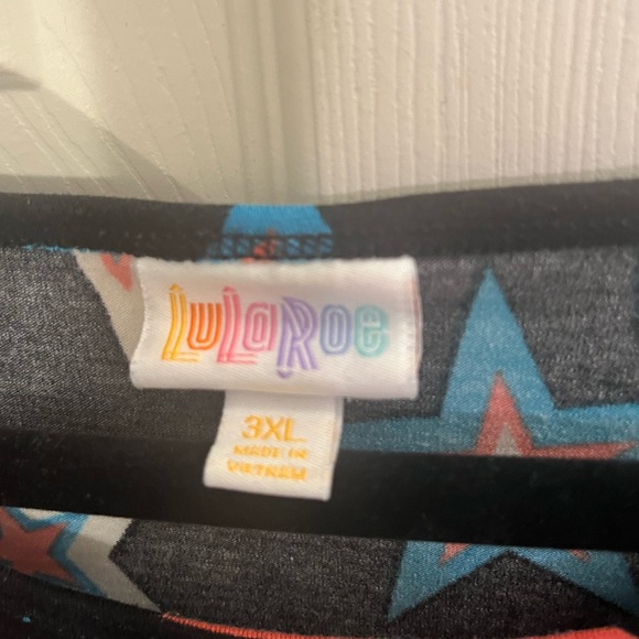3XL LuLaRoe Black Top with Colorful Star Patterns - Picture 4 of 6